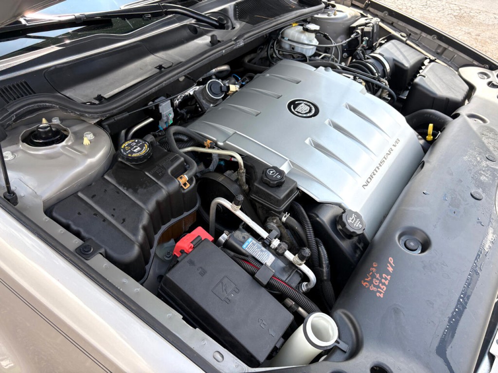 2004 Cadillac DeVille Image 33