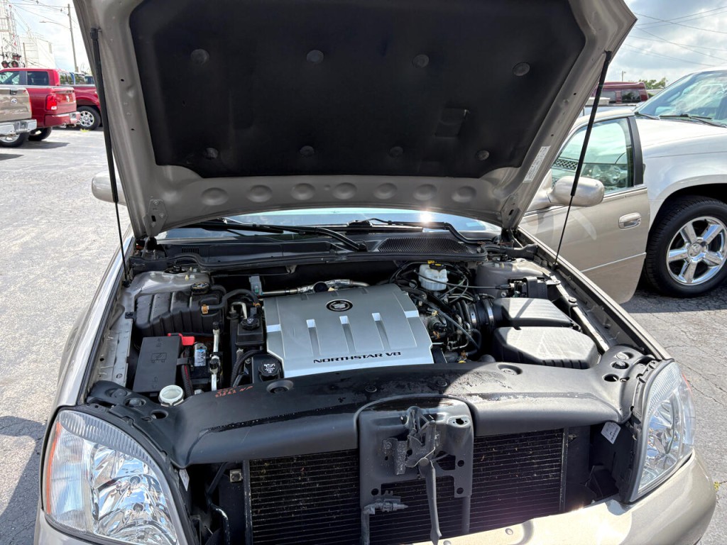 2004 Cadillac DeVille Image 34