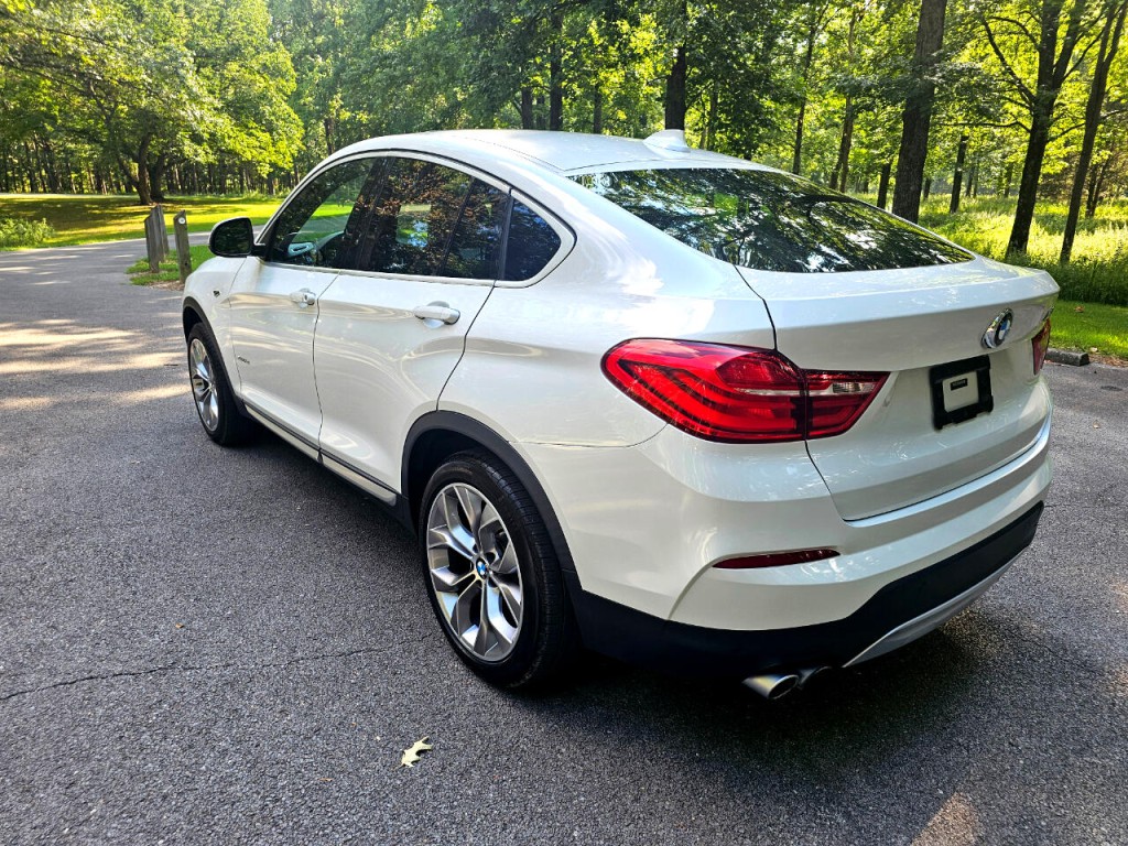 2018 BMW X4 Image 8