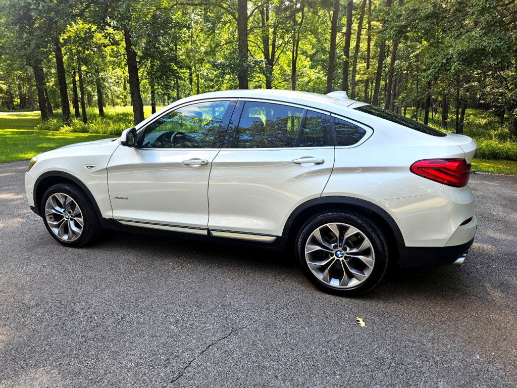 2018 BMW X4 Image 9