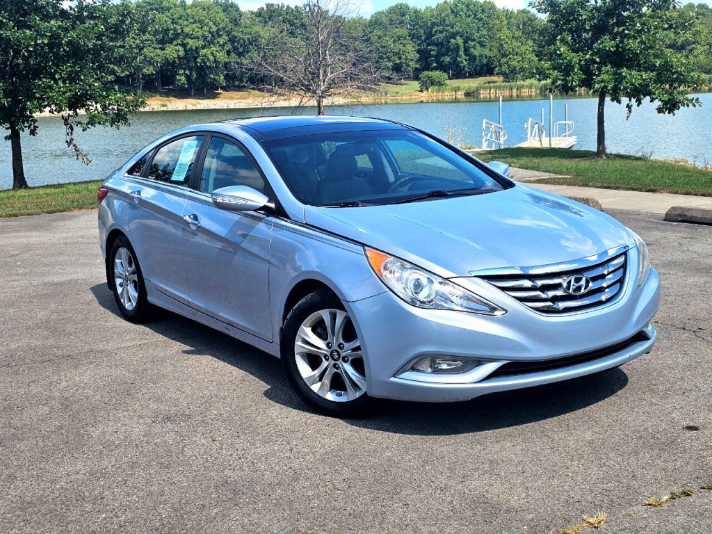 2013 Hyundai Sonata Image 2
