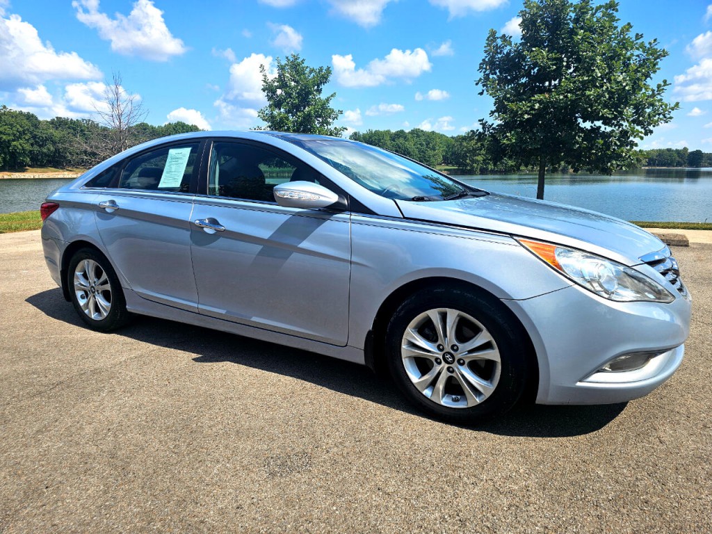 2013 Hyundai Sonata Image 3