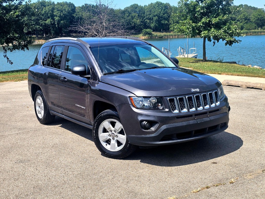 2017 Jeep Compass Image 2