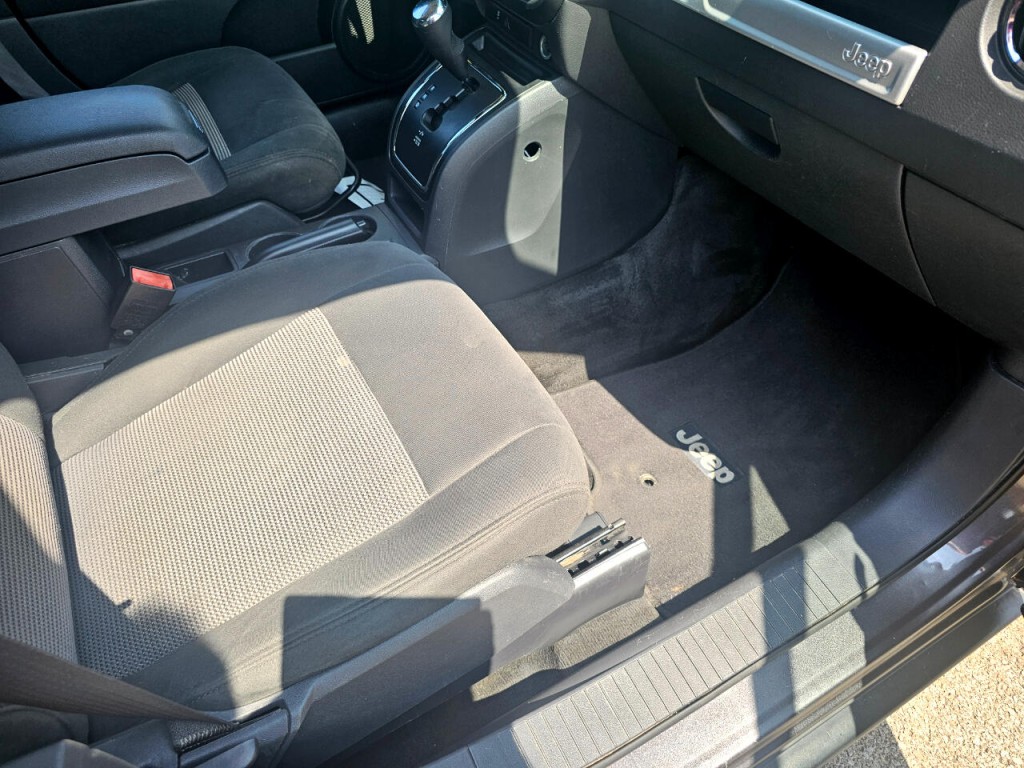 2017 Jeep Compass Image 17