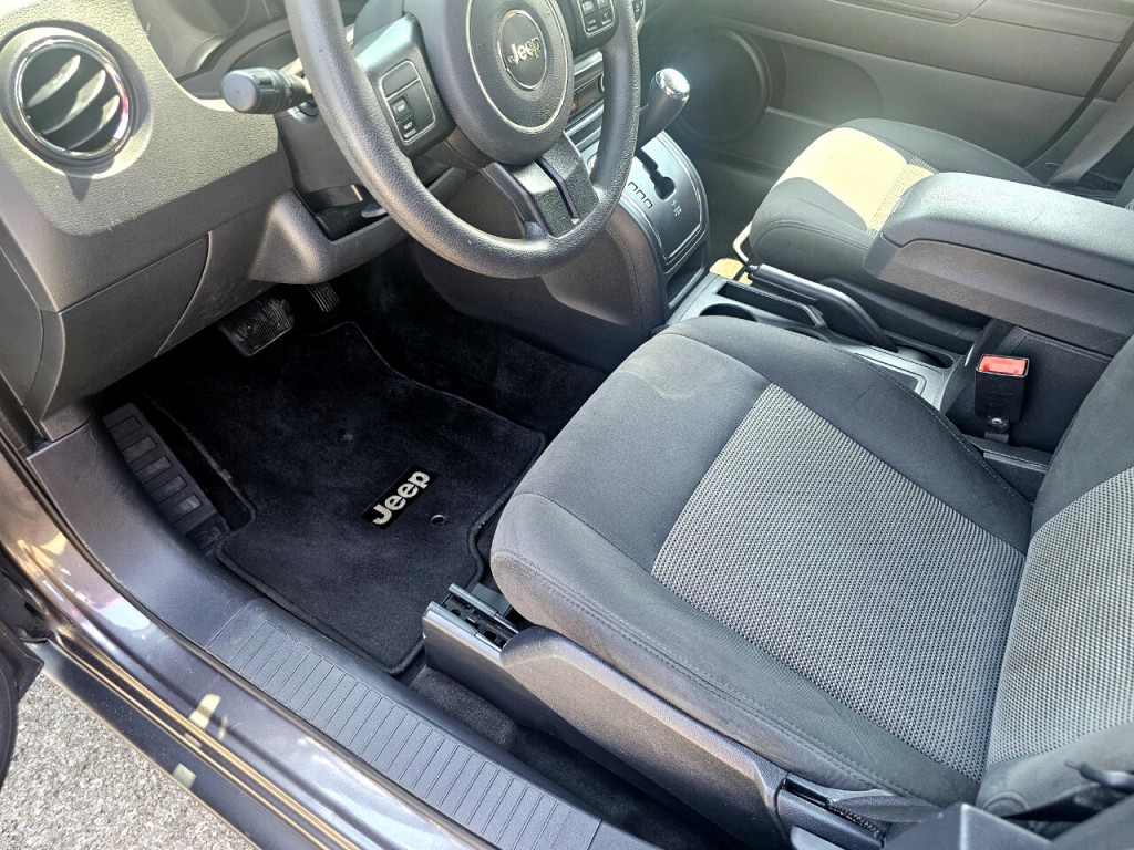 2017 Jeep Compass Image 25