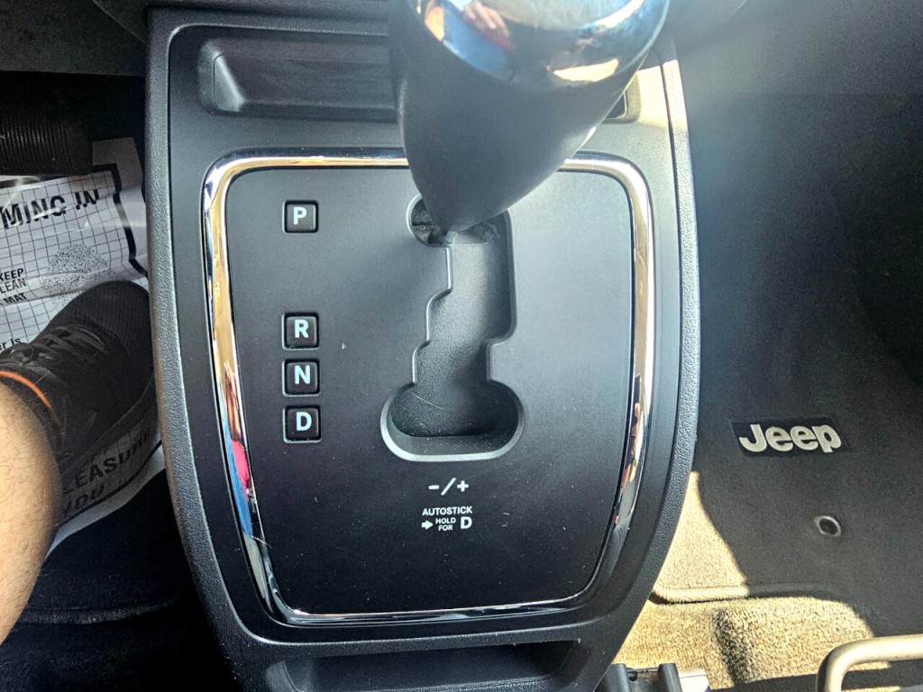 2017 Jeep Compass Image 38