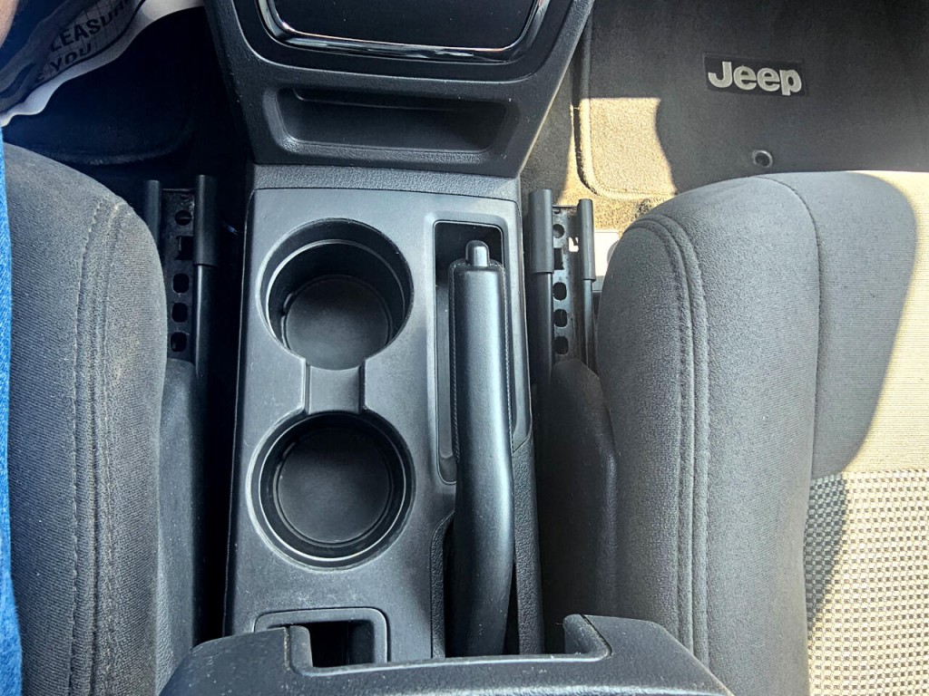 2017 Jeep Compass Image 39