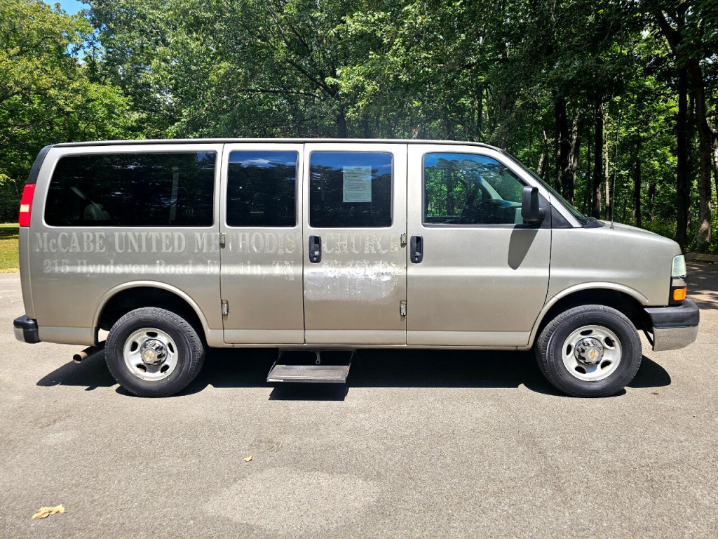 2003 Chevrolet Express Image 4