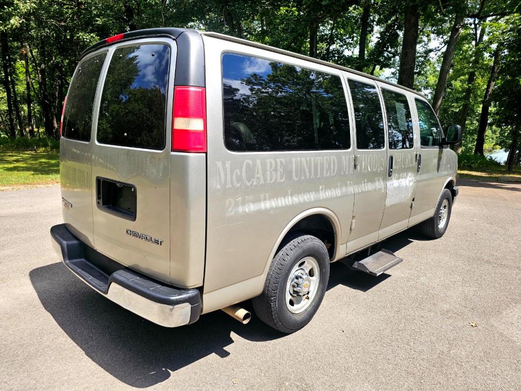 2003 Chevrolet Express Image 6