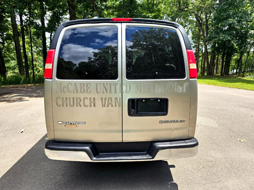 2003 Chevrolet Express Image 7