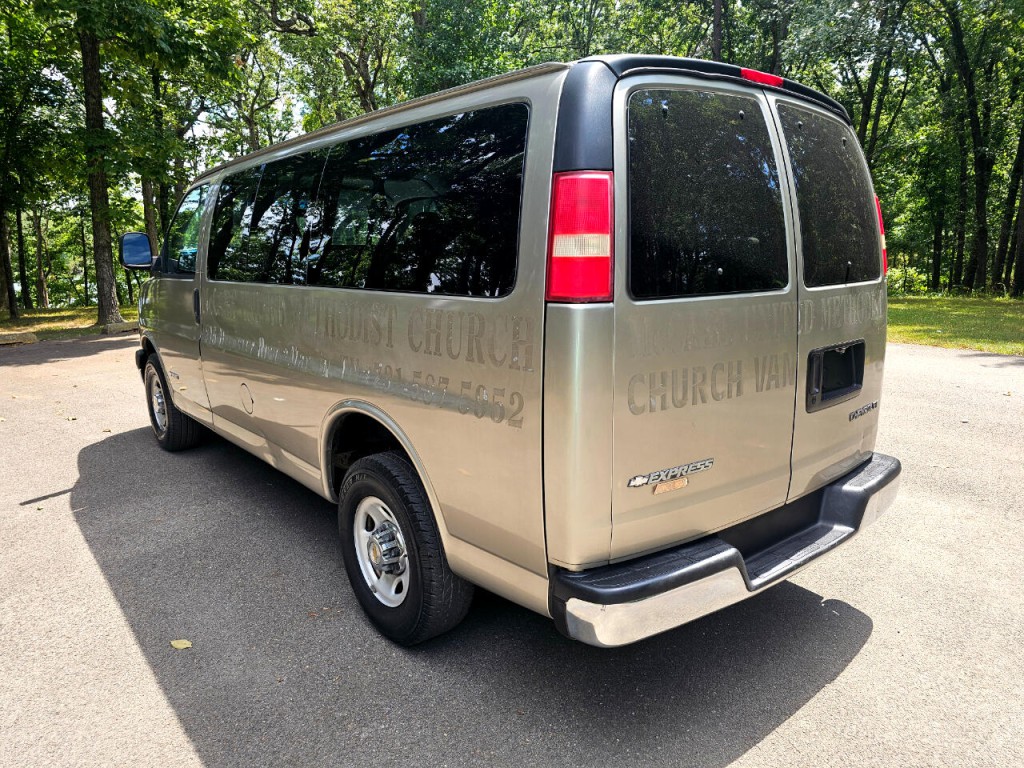 2003 Chevrolet Express Image 8