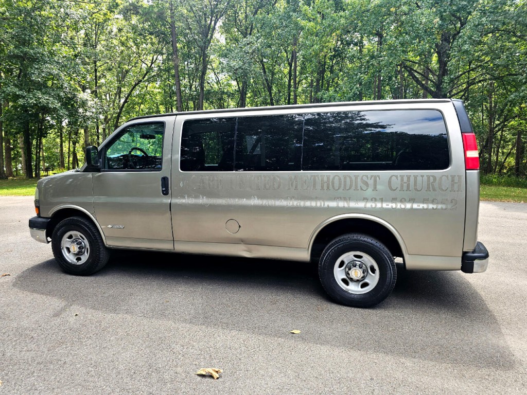 2003 Chevrolet Express Image 9