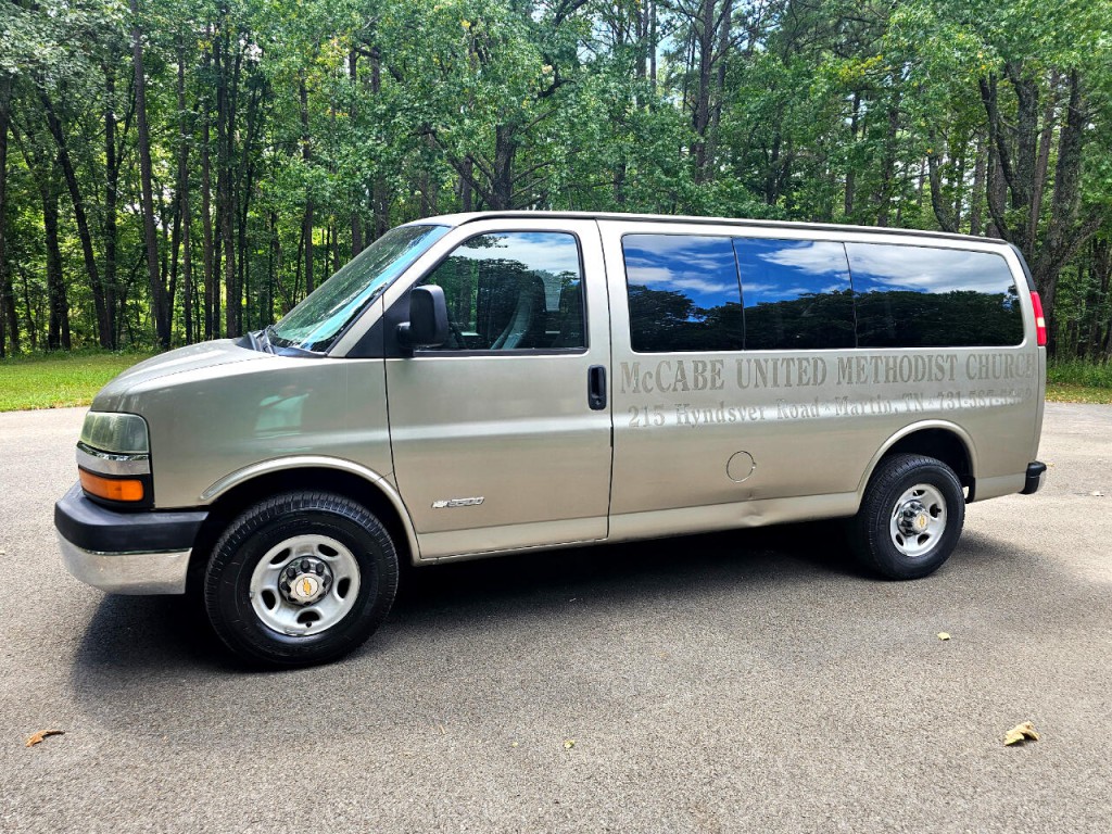 2003 Chevrolet Express Image 11