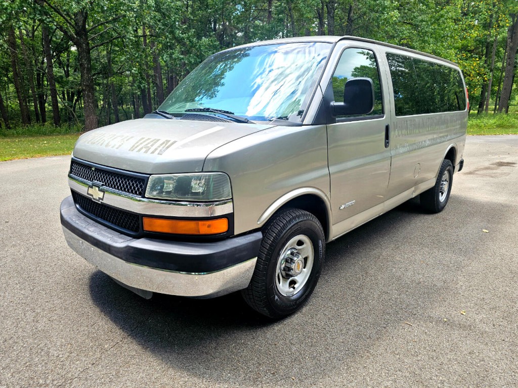 2003 Chevrolet Express Image 12