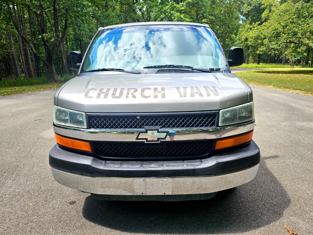 2003 Chevrolet Express Image 13