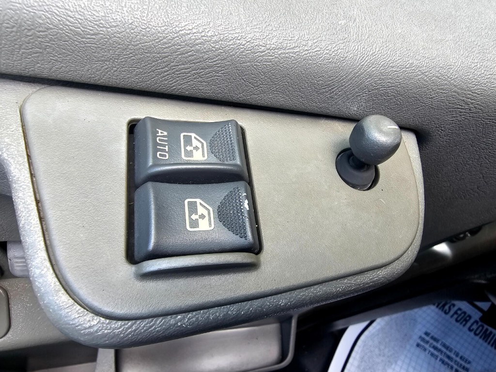 2003 Chevrolet Express Image 28