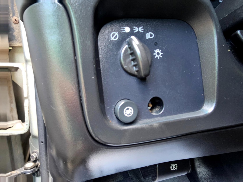 2003 Chevrolet Express Image 30