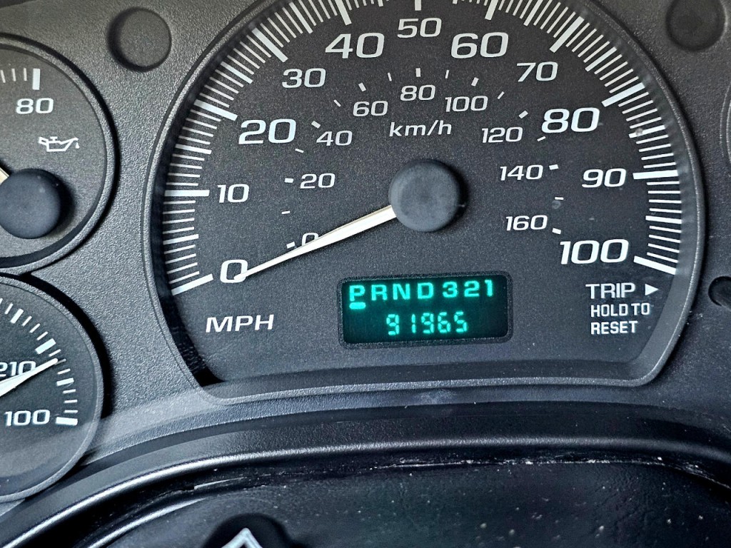 2003 Chevrolet Express Image 32