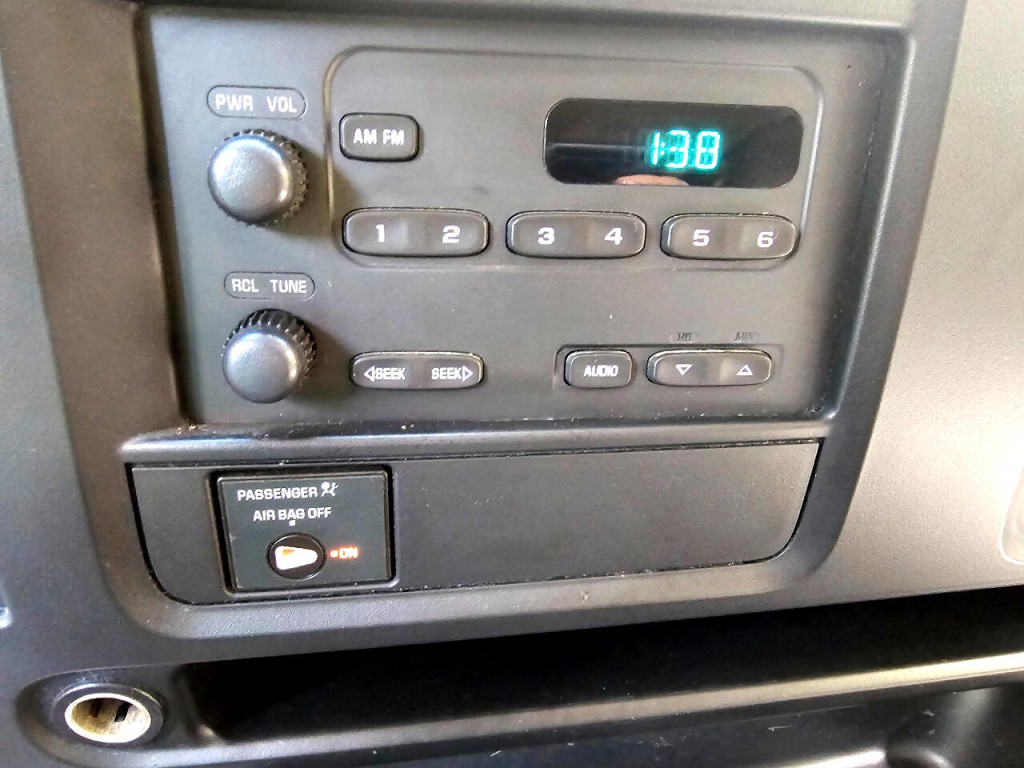 2003 Chevrolet Express Image 34