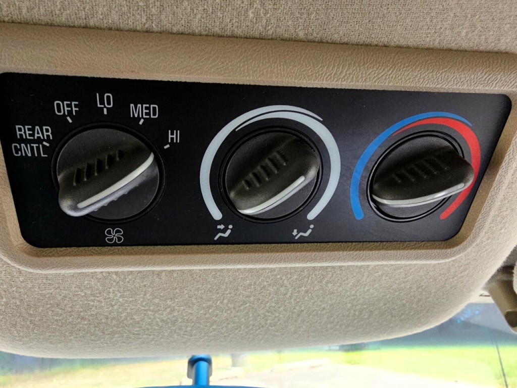 2003 Chevrolet Express Image 37