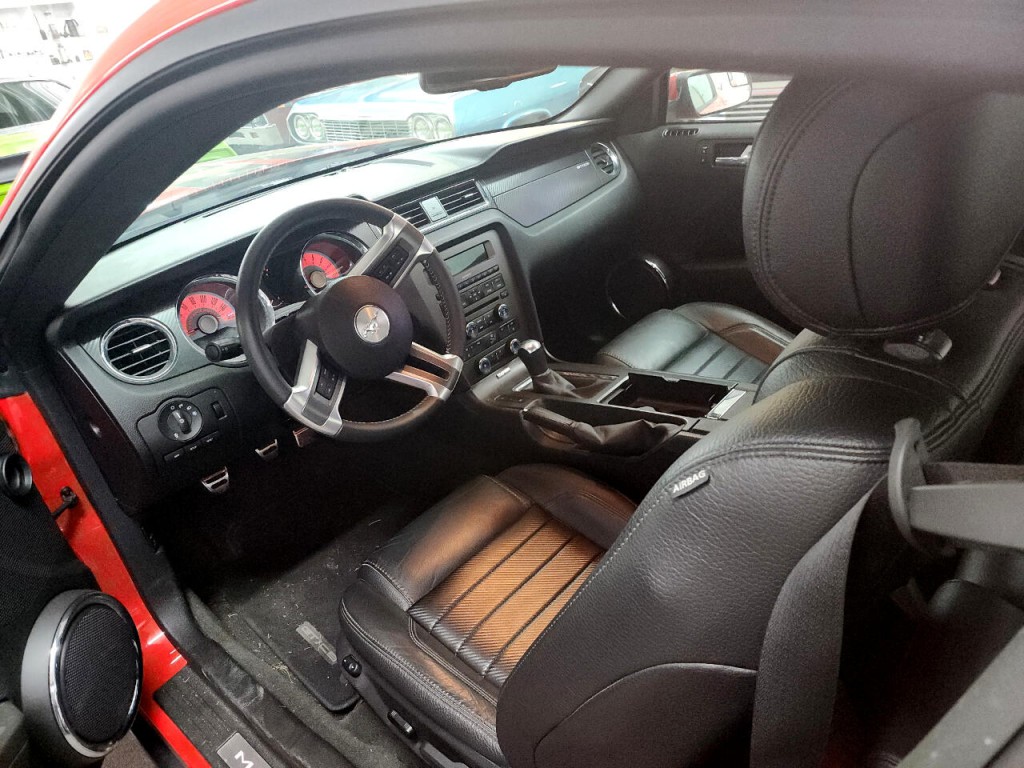 2012 Ford Mustang Image 8