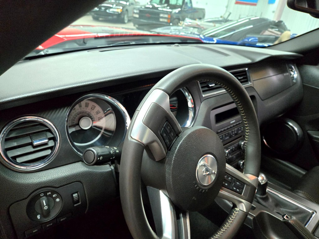 2012 Ford Mustang Image 33