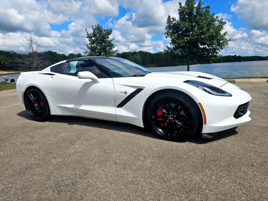 2015 Chevrolet Corvette Image 3