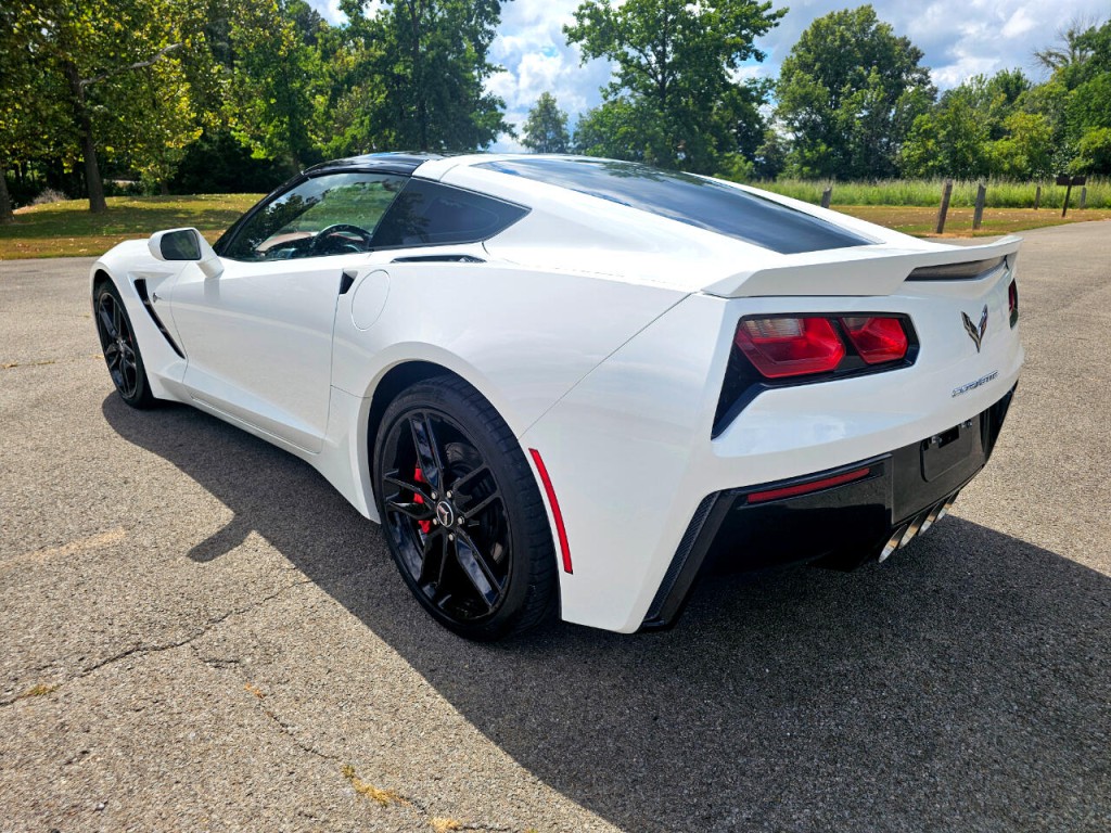 2015 Chevrolet Corvette Image 8
