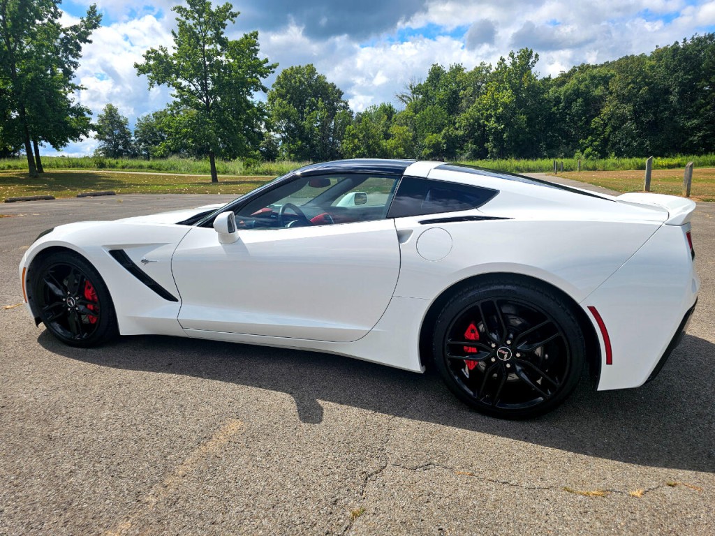 2015 Chevrolet Corvette Image 9