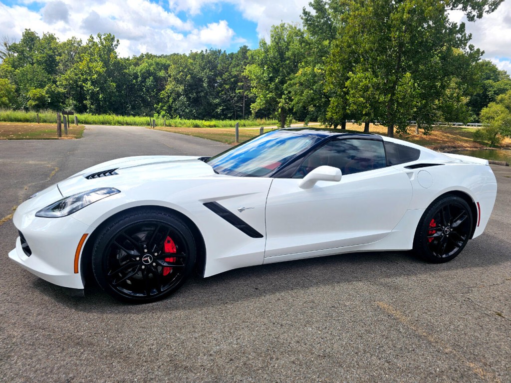 2015 Chevrolet Corvette Image 11