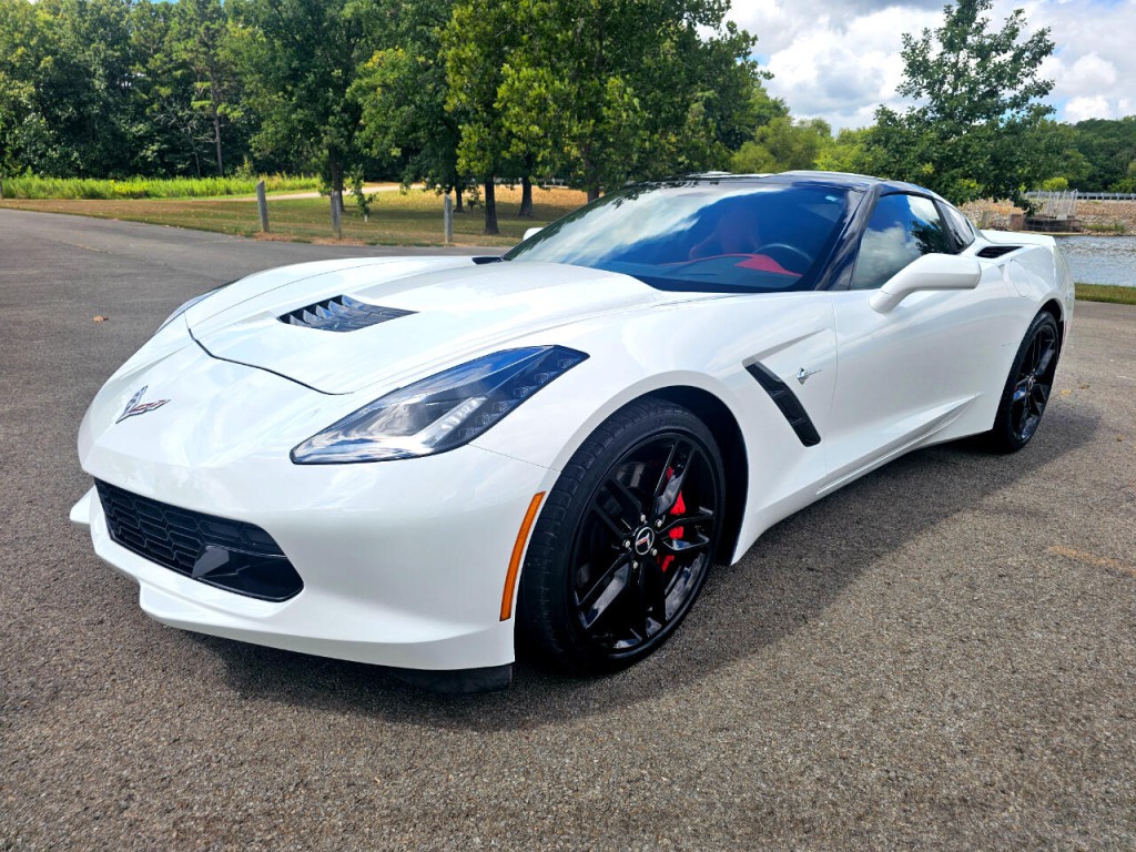 2015 Chevrolet Corvette Image 12