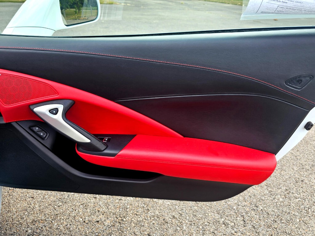 2015 Chevrolet Corvette Image 17