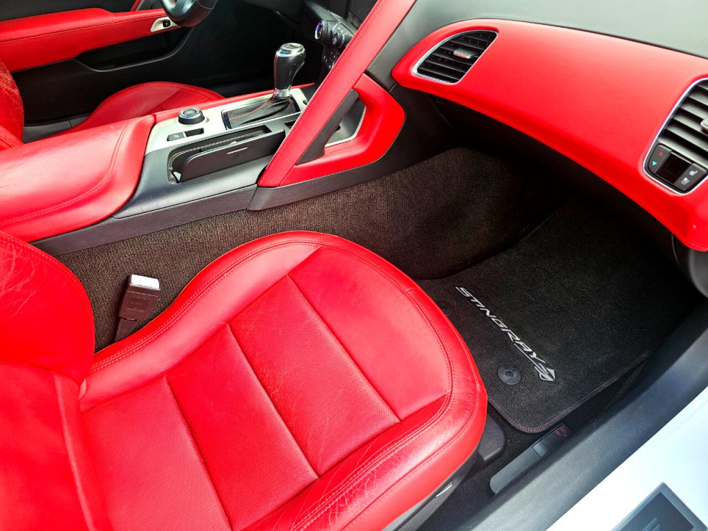 2015 Chevrolet Corvette Image 18