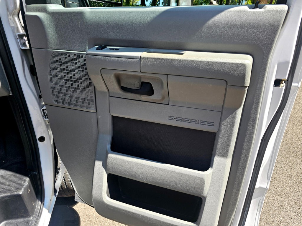 2013 Ford Econoline Image 16