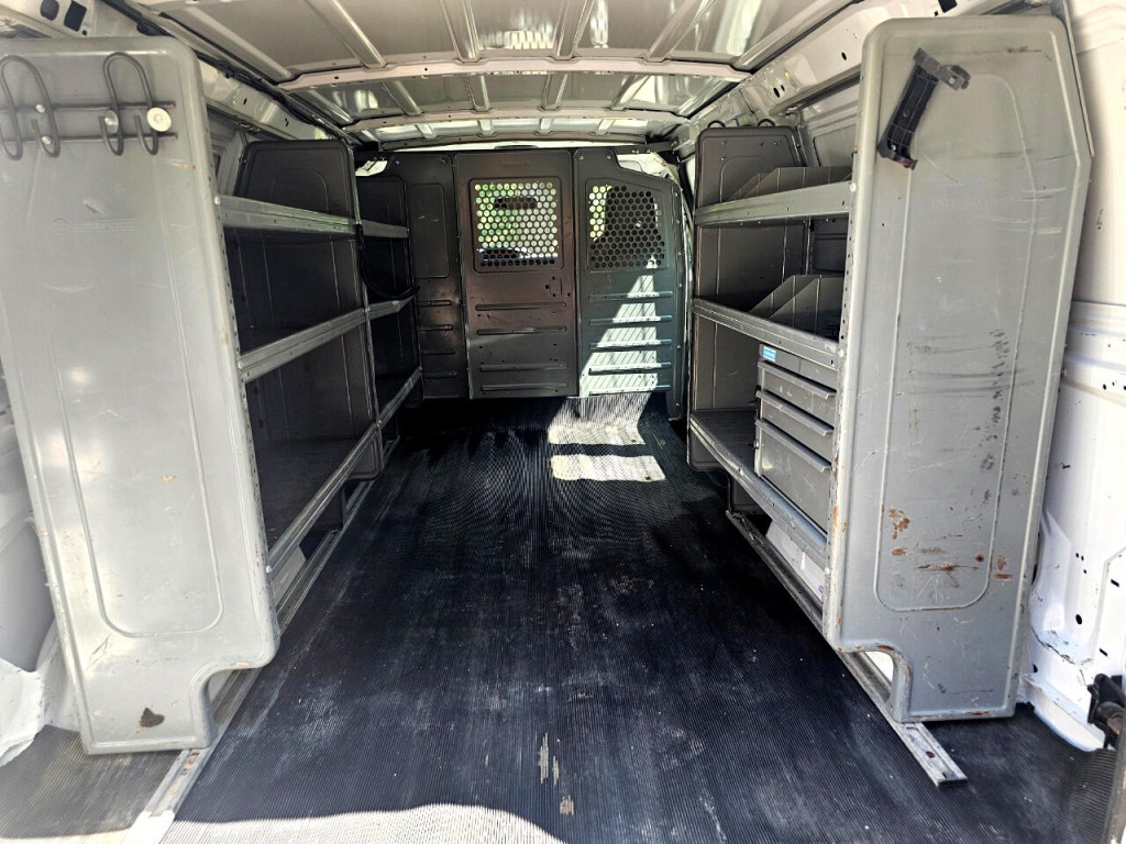 2013 Ford Econoline Image 25
