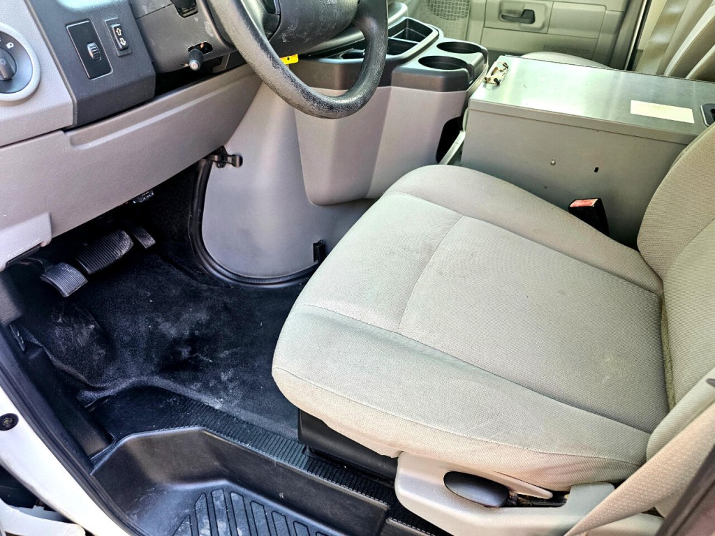 2013 Ford Econoline Image 27