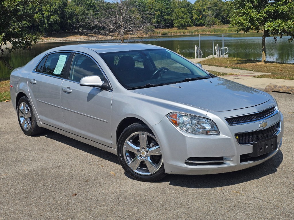 2011 Chevrolet Malibu Image 2