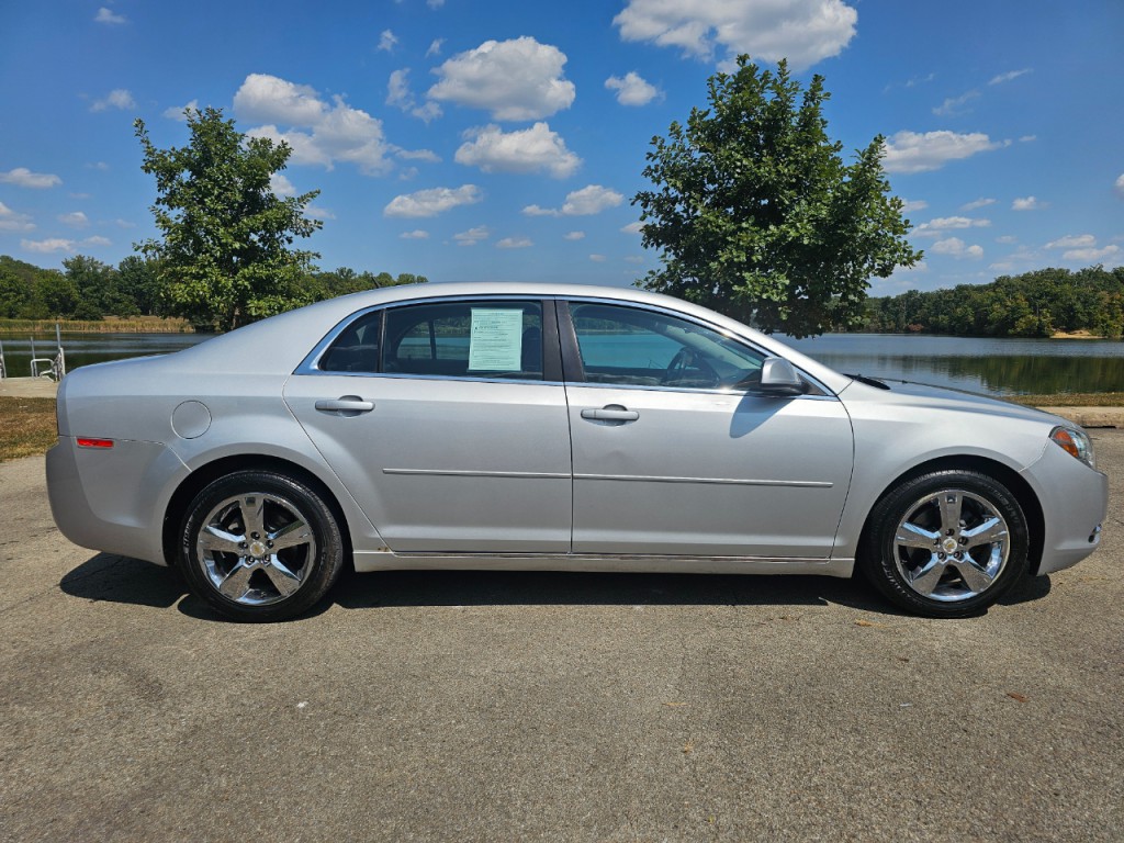 2011 Chevrolet Malibu Image 4
