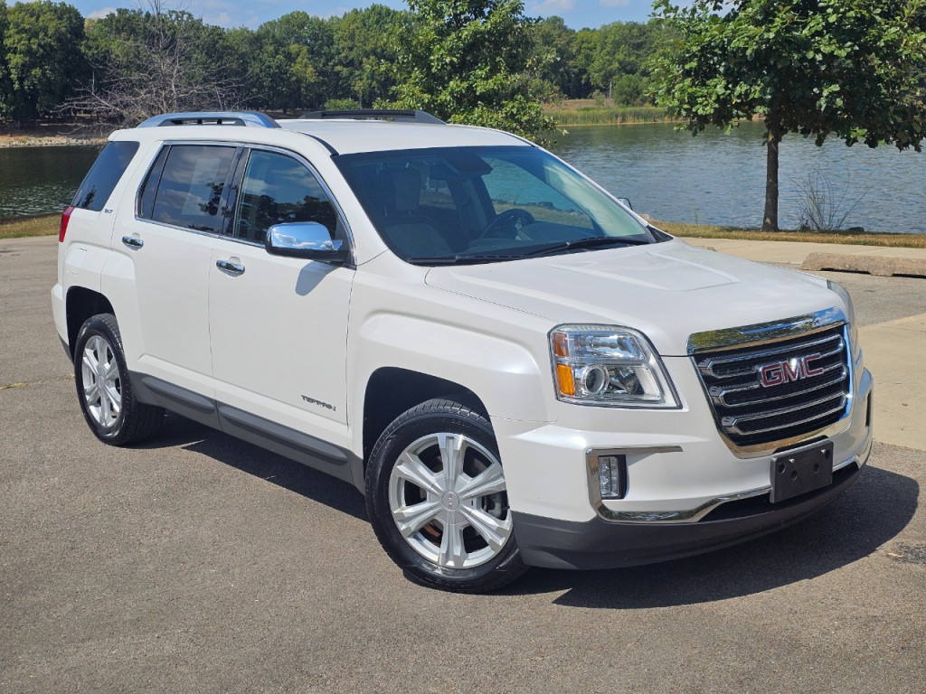 2017 GMC Terrain Image 2