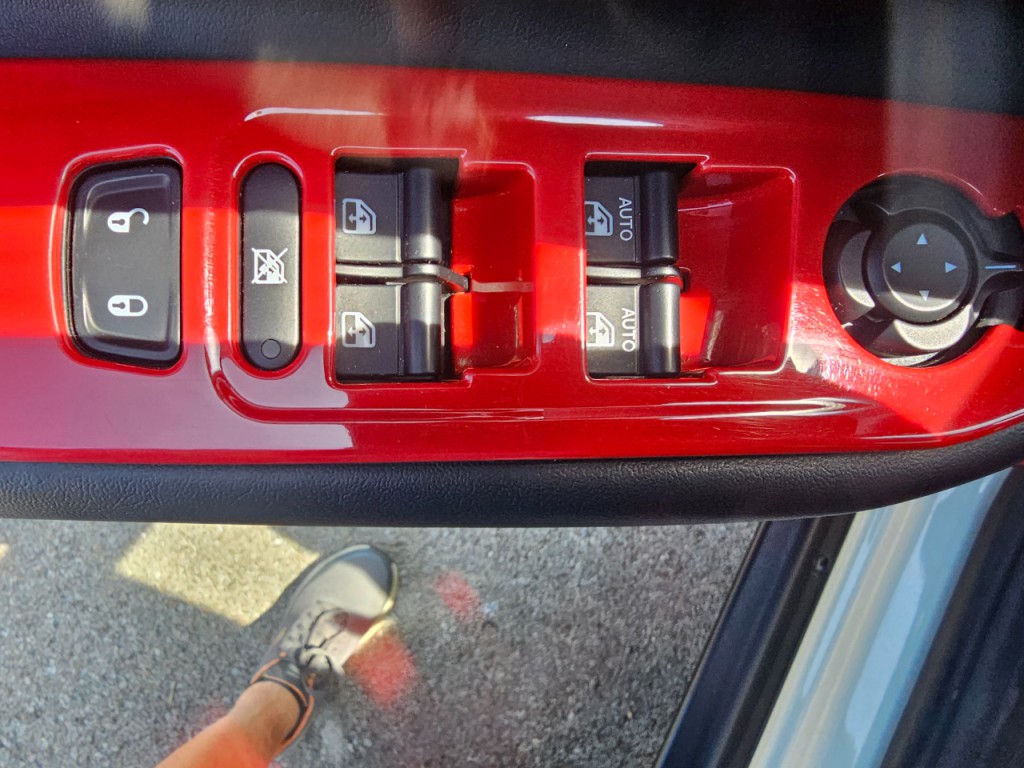2017 Jeep Renegade Image 32
