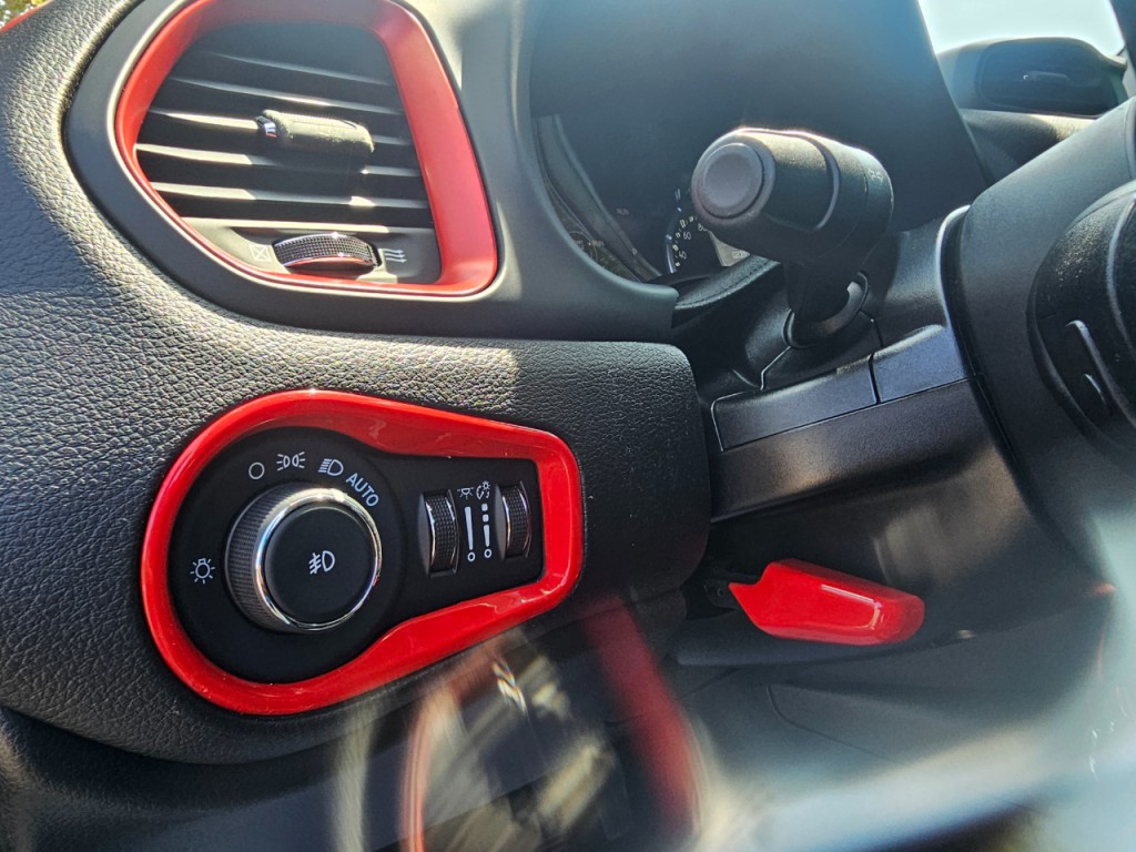 2017 Jeep Renegade Image 35