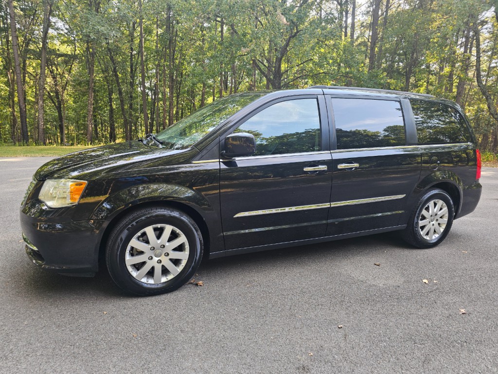 2016 Chrysler Town & Country Image 11