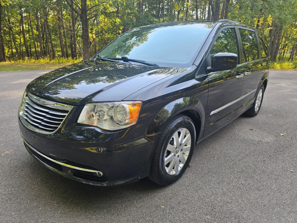 2016 Chrysler Town & Country Image 12