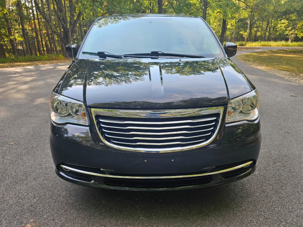 2016 Chrysler Town & Country Image 13