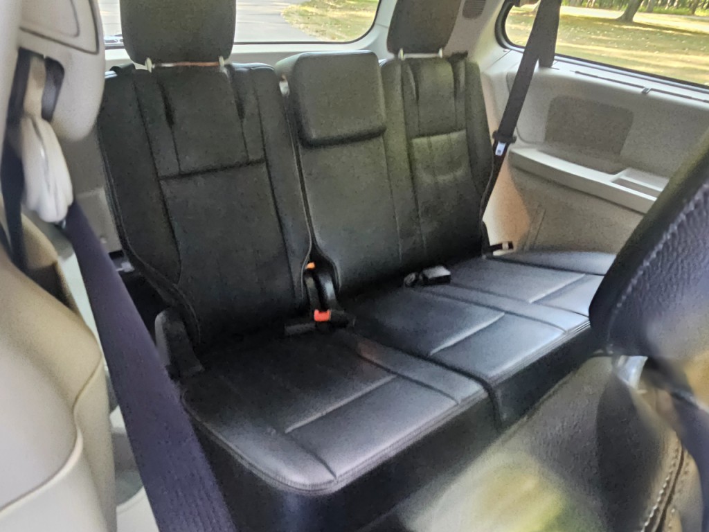 2016 Chrysler Town & Country Image 19