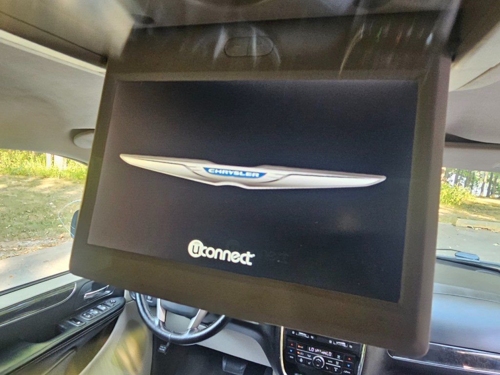 2016 Chrysler Town & Country Image 20
