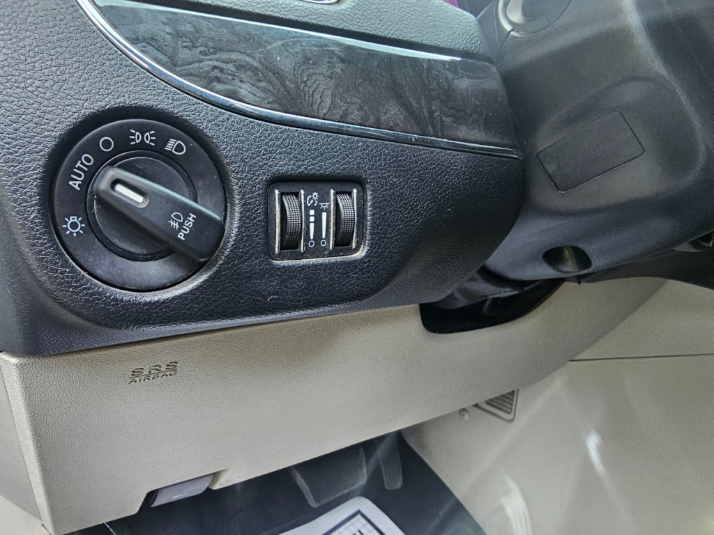 2016 Chrysler Town & Country Image 31
