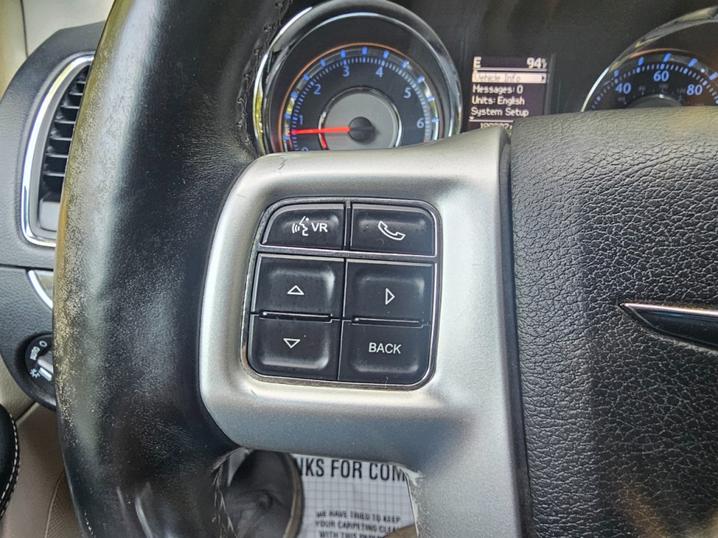 2016 Chrysler Town & Country Image 33