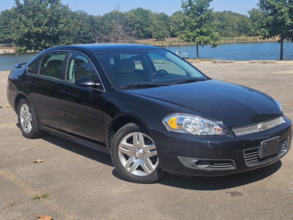 2011 Chevrolet Impala Image 2