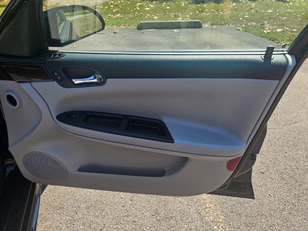 2011 Chevrolet Impala Image 16